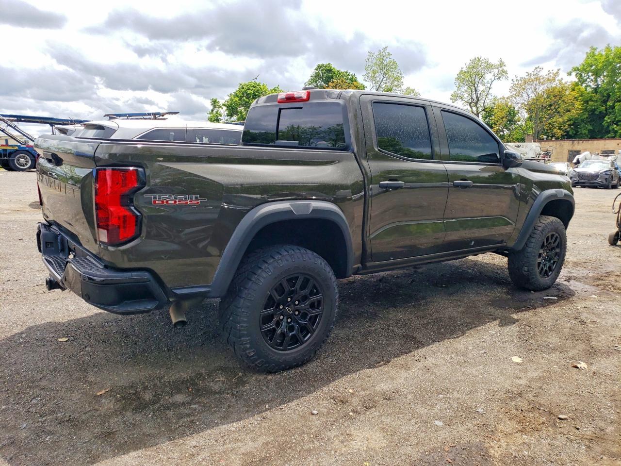 2023 Chevrolet Colorado Trail Boss - Фото 3