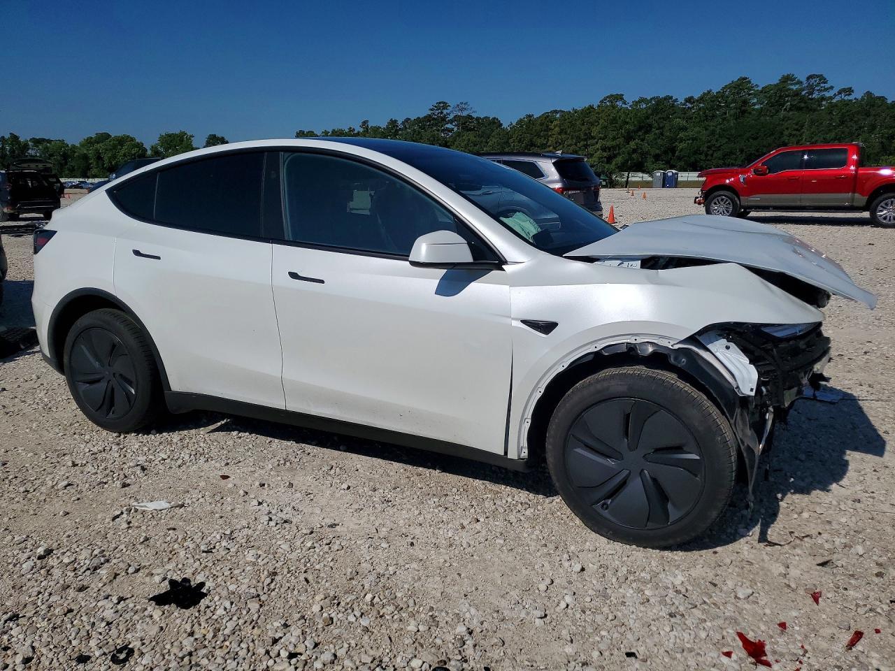 2026 Tesla Model Y - Фото 4