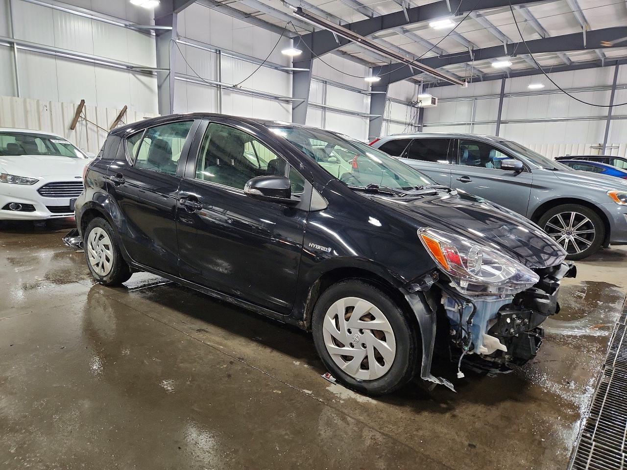 2016 Toyota Prius C Two - Фото 4