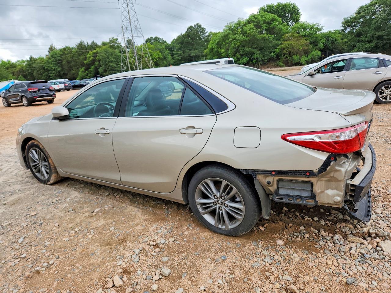 2015 Toyota Camry Se - Image 2