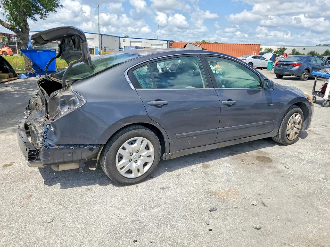 2012 Nissan Altima 2.5 - Image 3