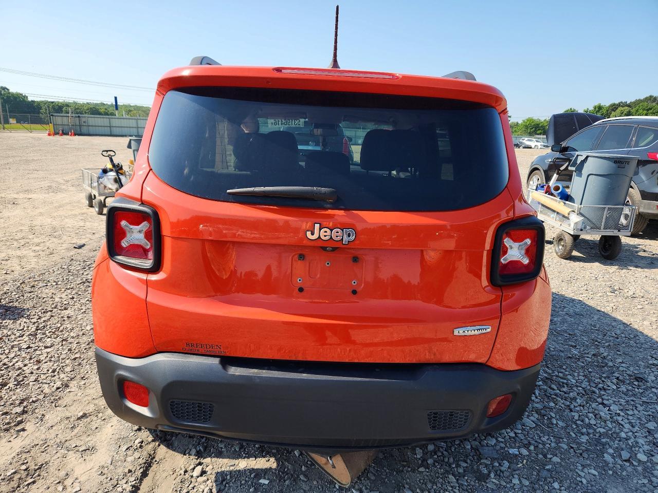 2017 Jeep Renegade Latitude - Image 6