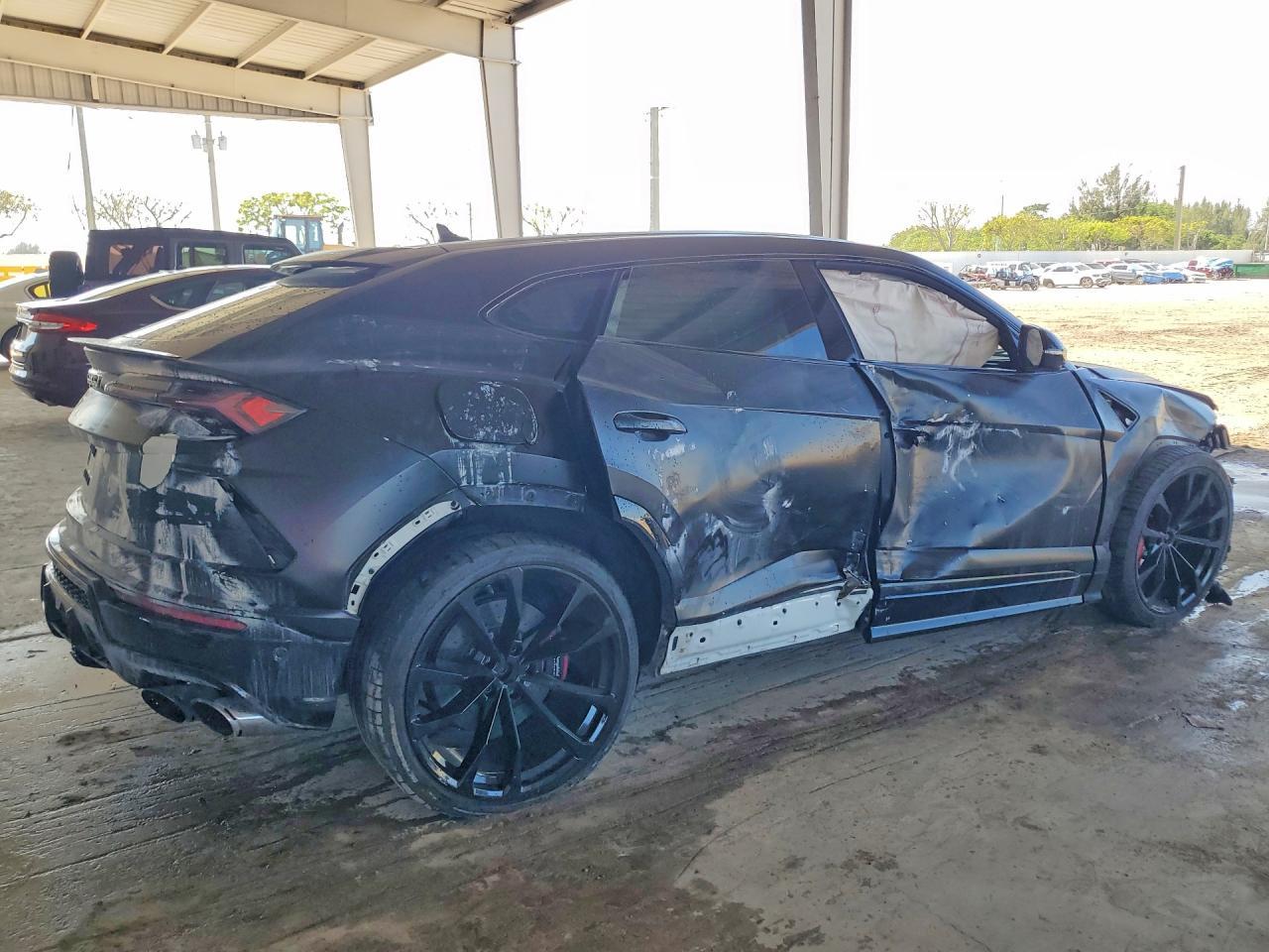 2019 Lamborghini Urus - Image 3
