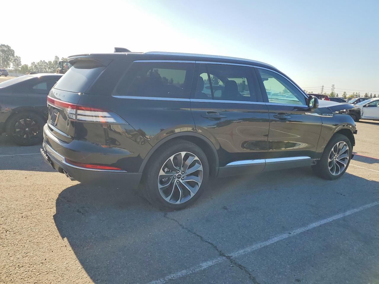 2025 Lincoln Aviator - Image 3