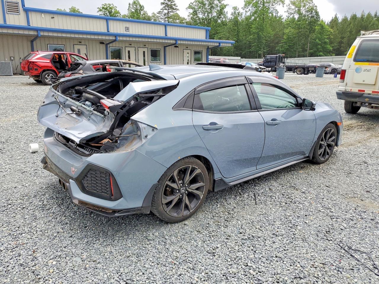 2019 Honda Civic Sport Touring - Image 3