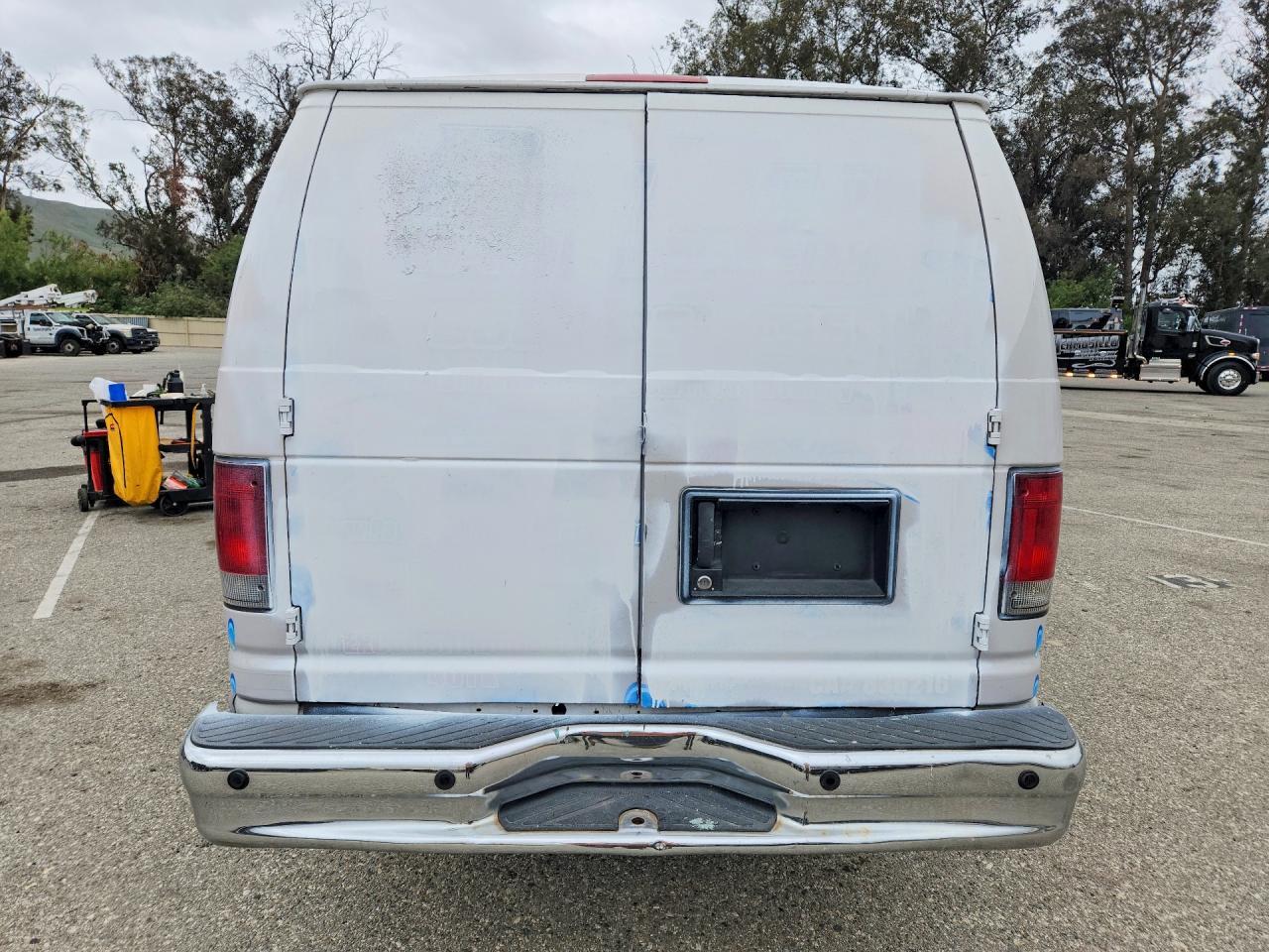 2013 Ford Econoline E350 Super Duty Van - Image 6