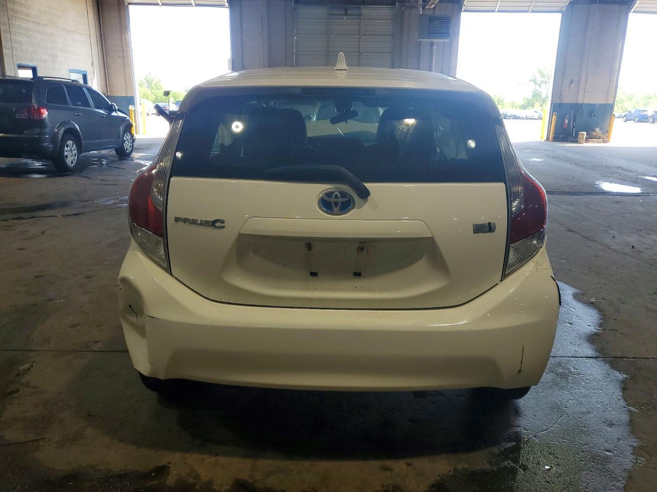 2016 Toyota Prius C Three - Фото 6