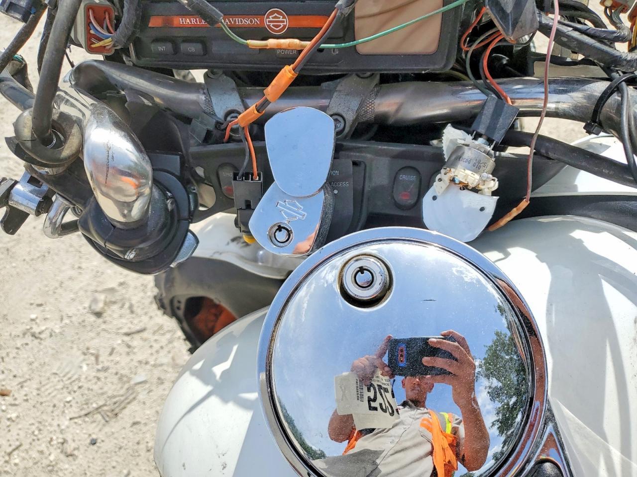 2004 Harley-Davidson Flhtcui - Фото 7
