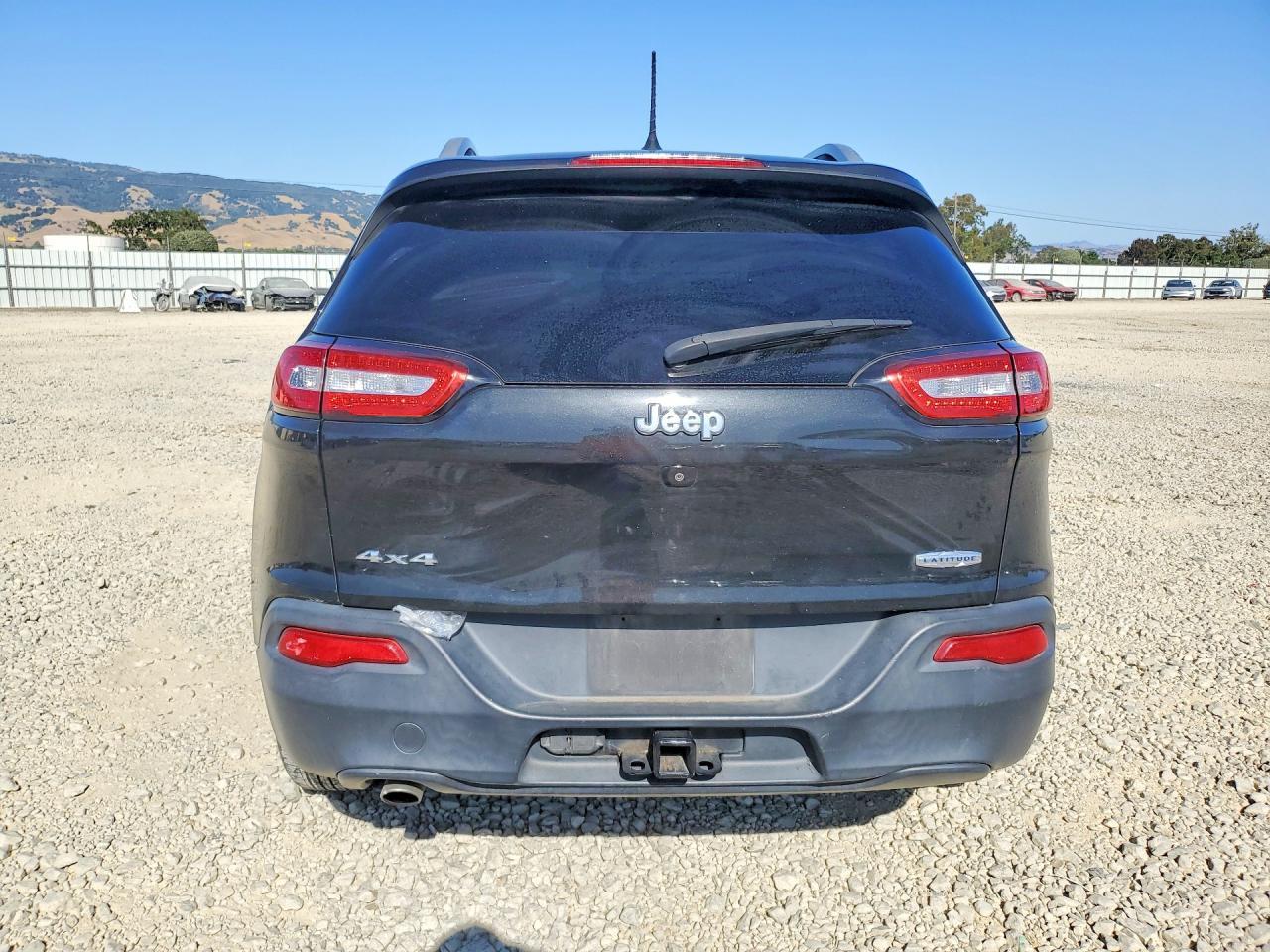 2016 Jeep Cherokee Latitude - Image 6