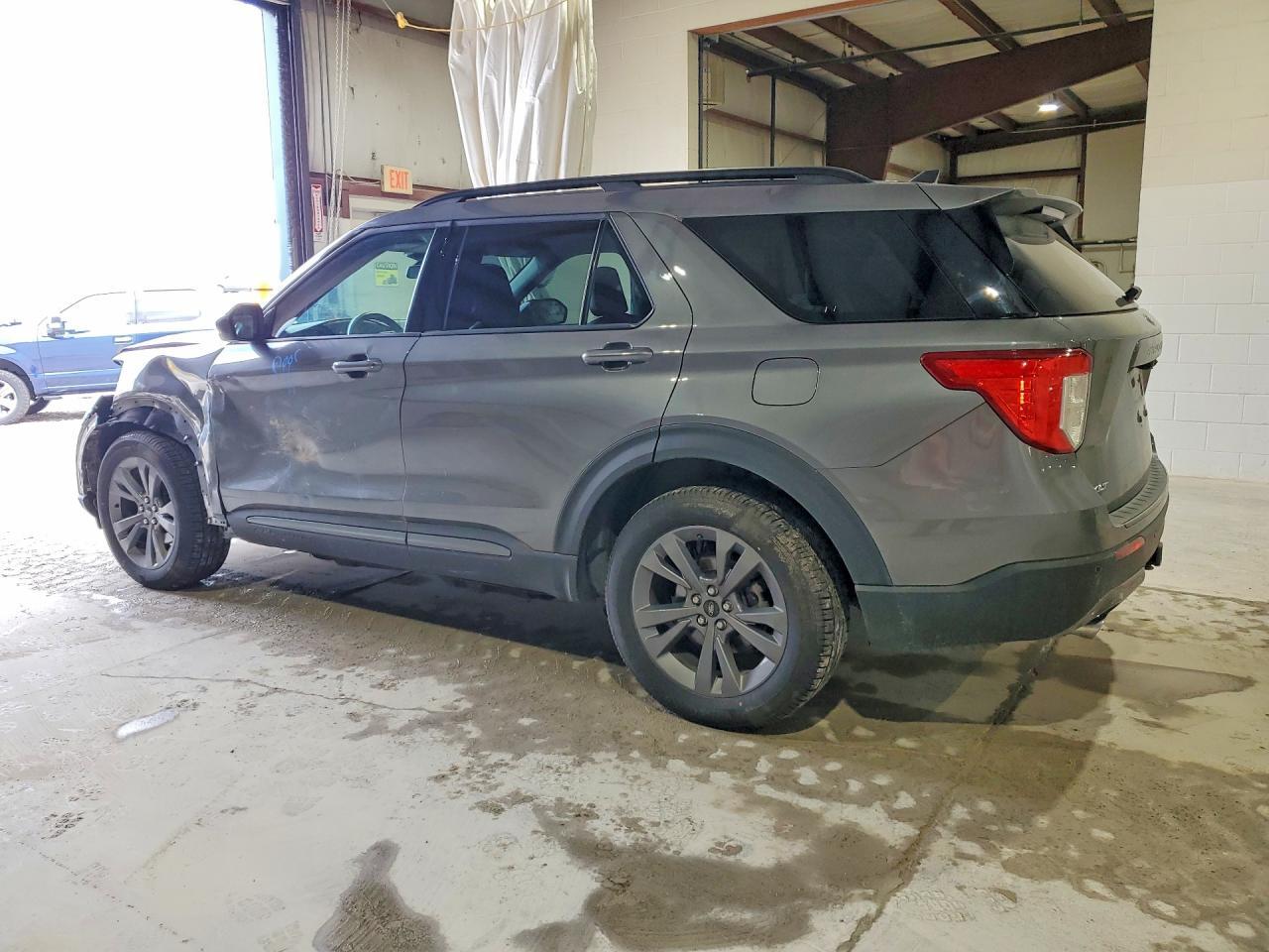 2022 Ford Explorer Xlt - Image 2