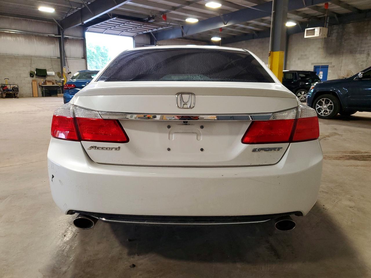 2015 Honda Accord Sport - Image 6
