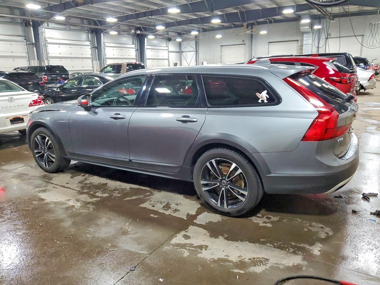 2019 Volvo V90 Cross Country T5 Momentum - Фото 2