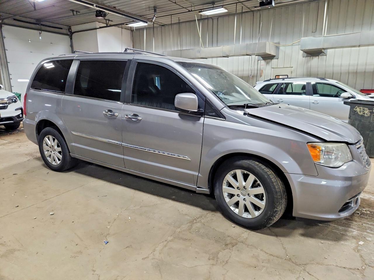 2016 Chrysler Town & Country Touring - Фото 4
