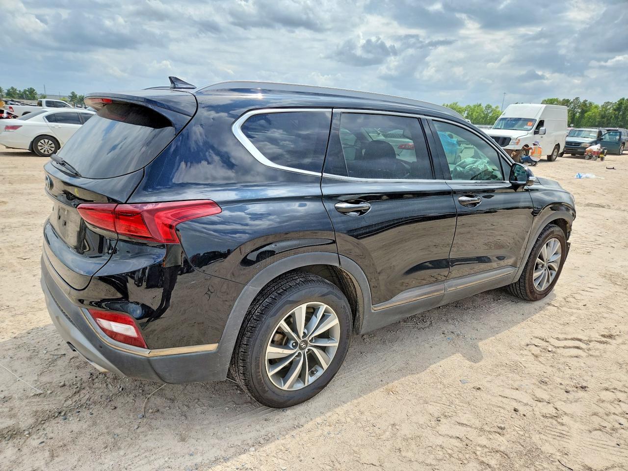 2020 Hyundai Santa Fe - Image 3