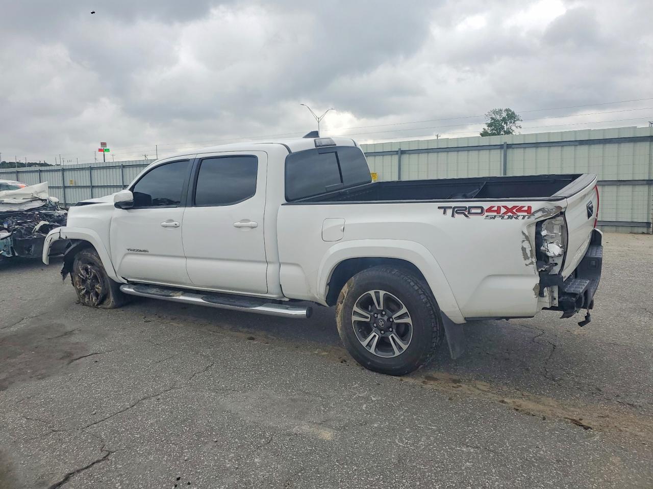 2017 Toyota Tacoma Trd Sport - Фото 2