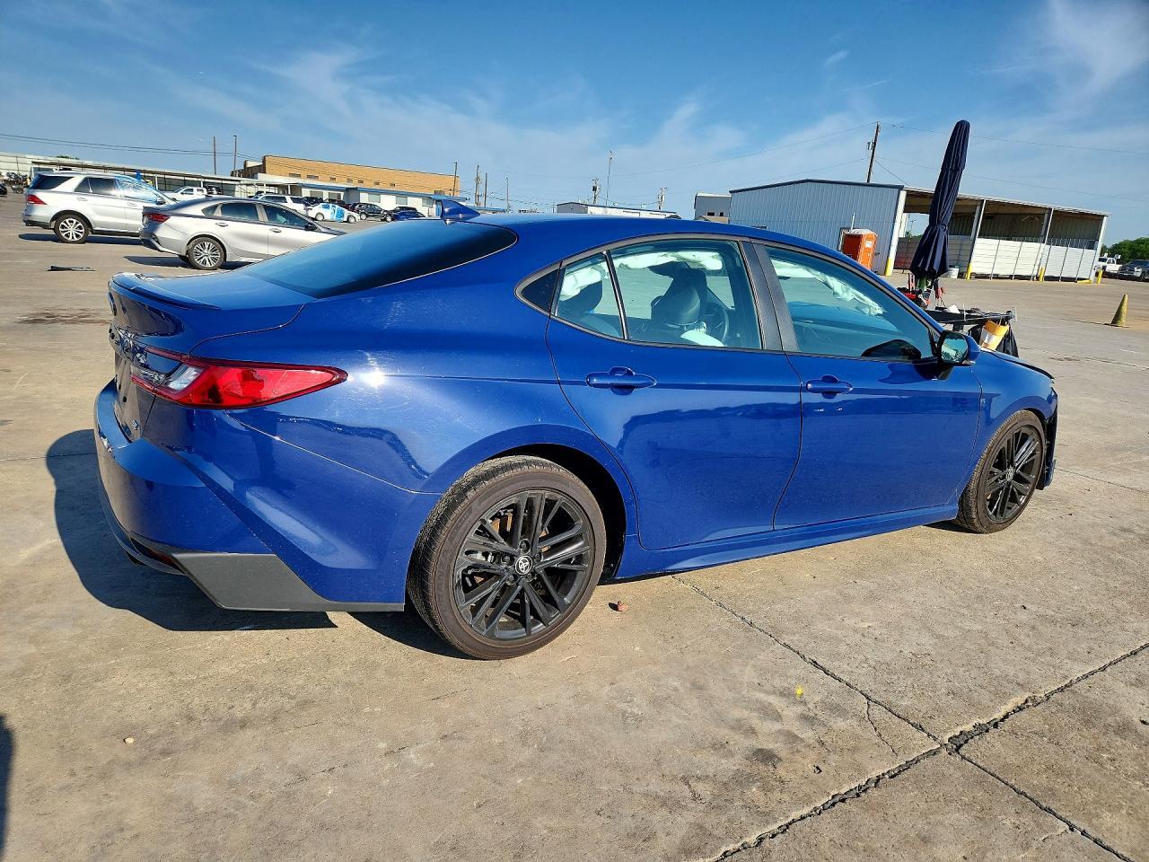 2025 Toyota Camry Se - Фото 3