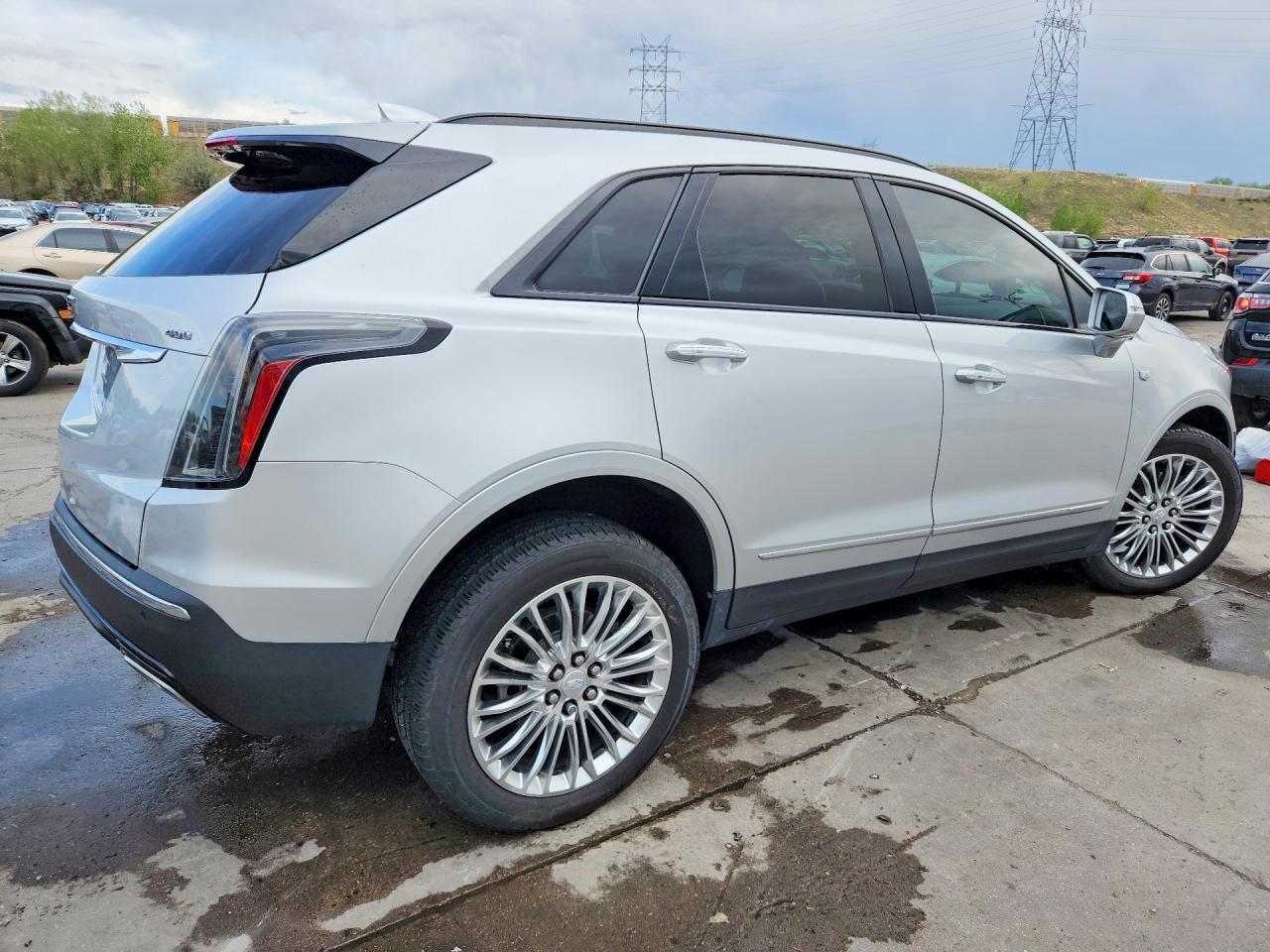 2020 Cadillac Xt5 Sport - Image 3