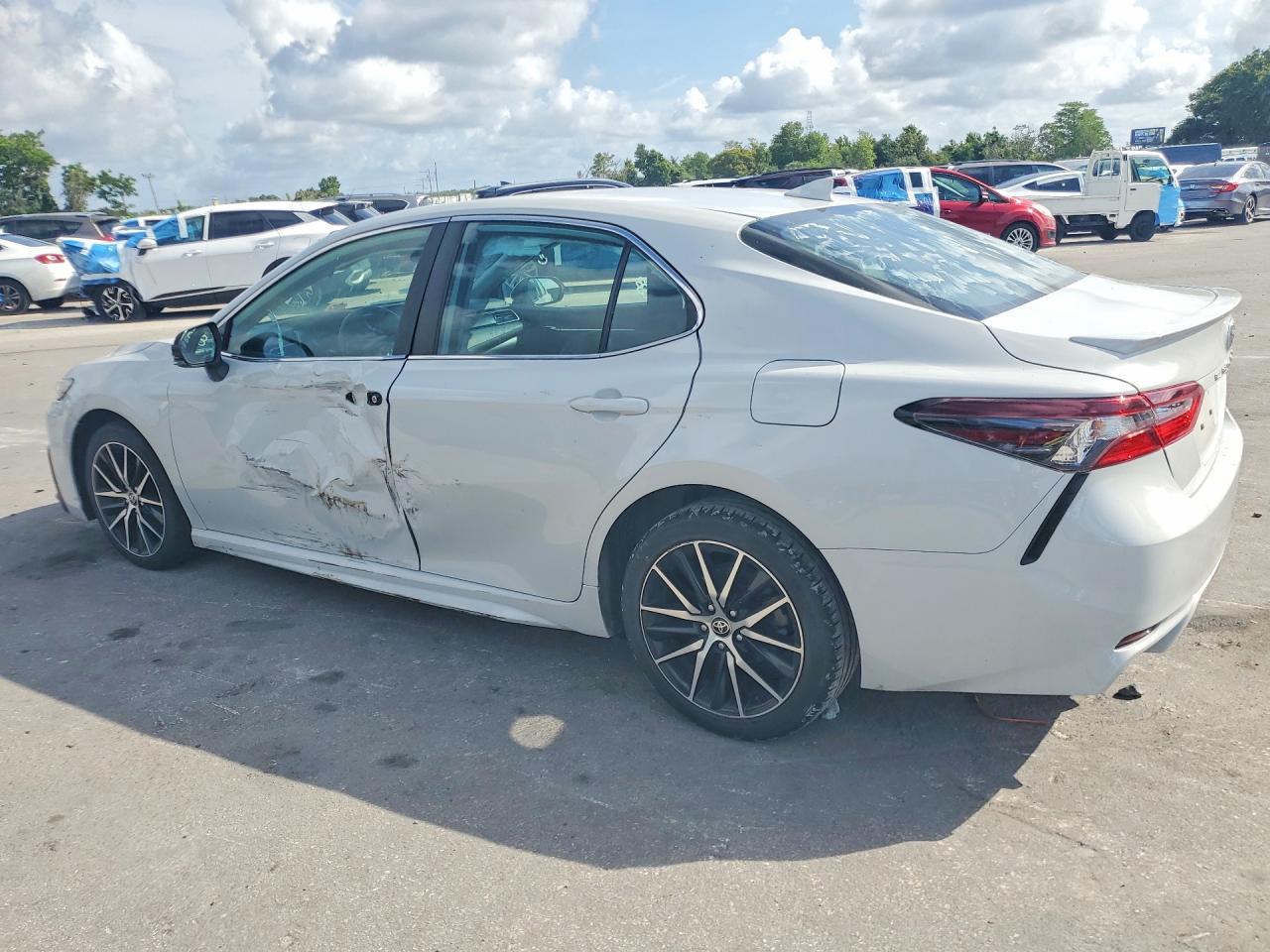 2023 Toyota Camry Se - Image 2
