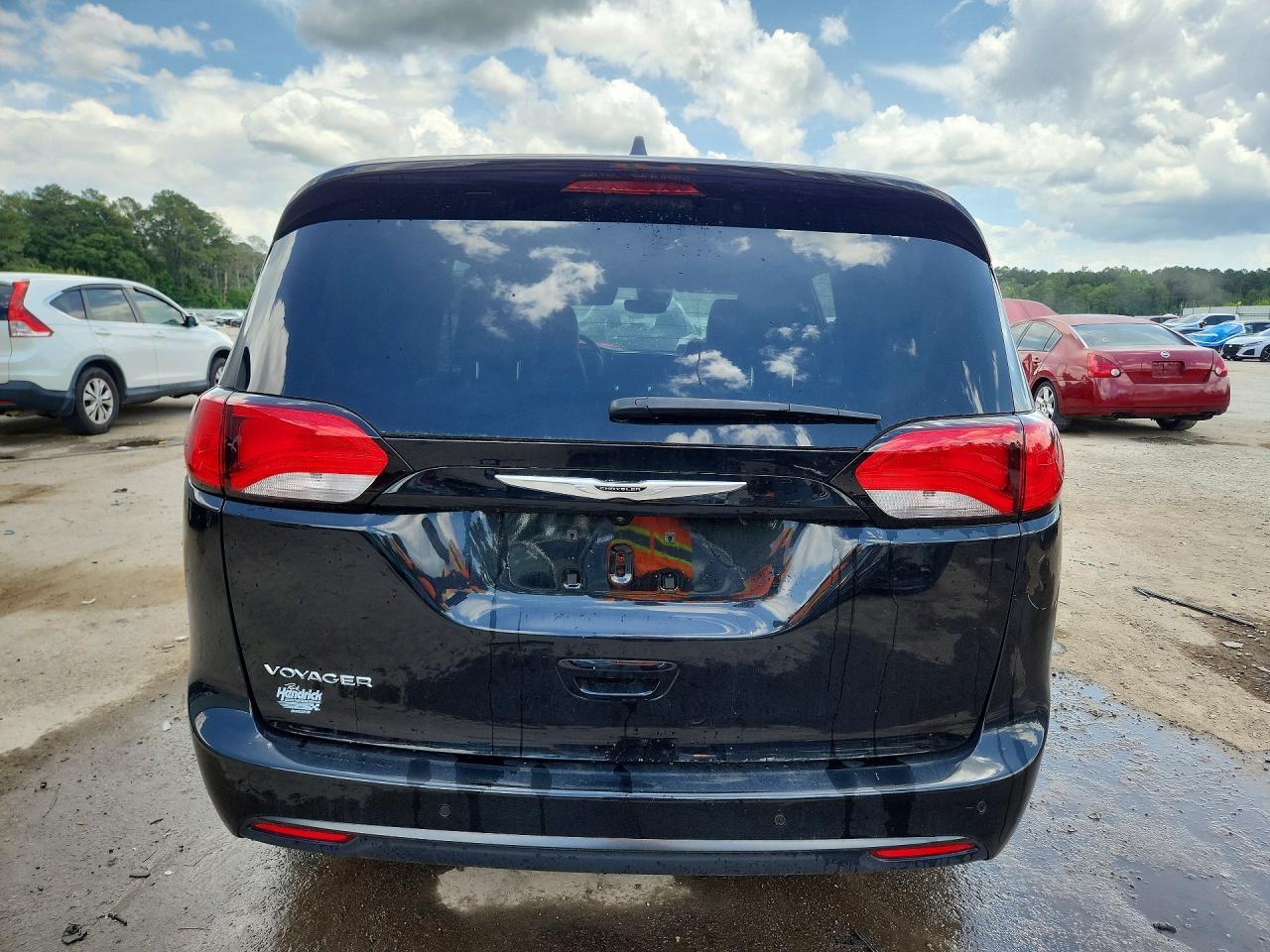 2025 Chrysler Voyager Lx - Фото 6