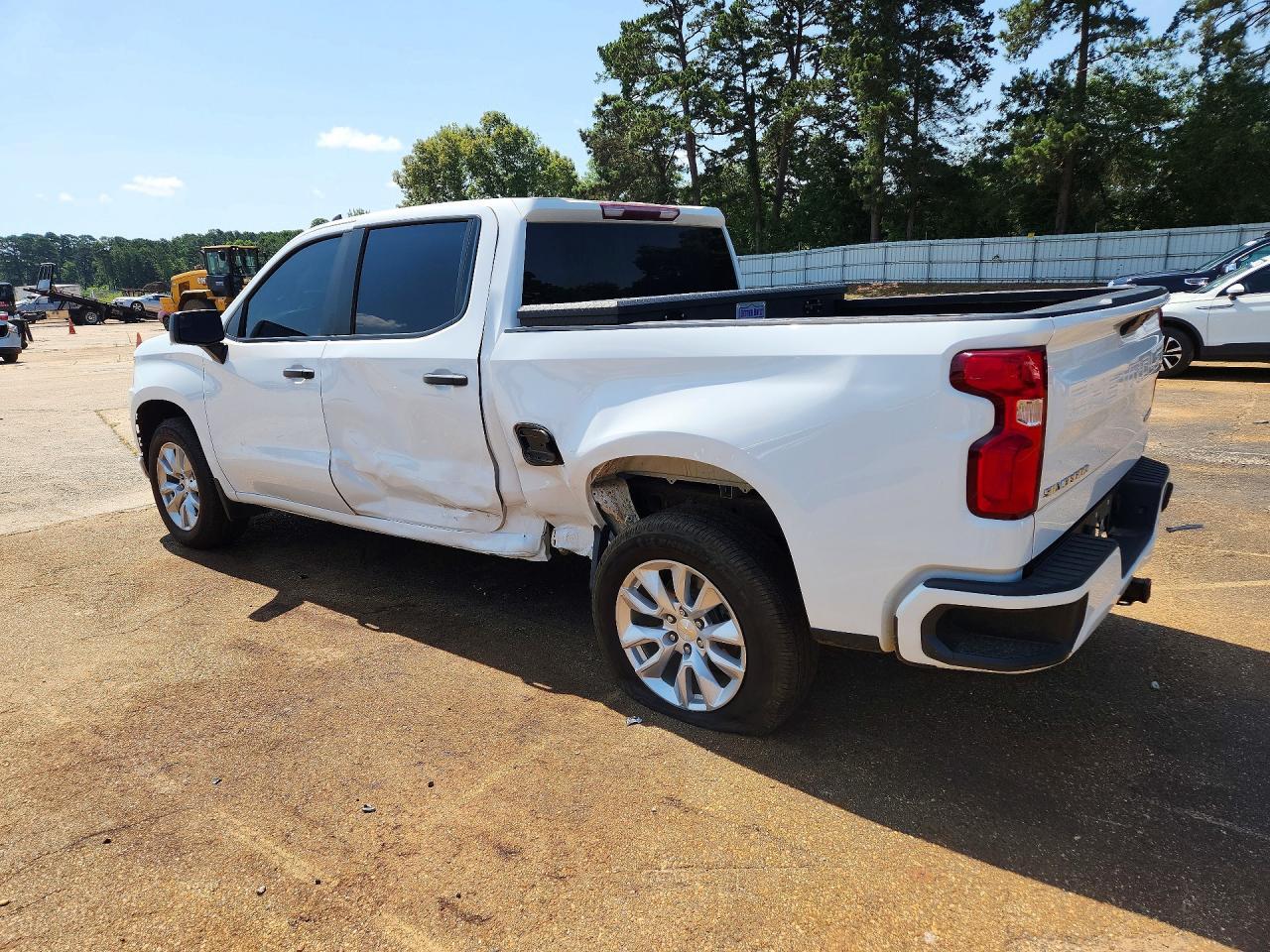 2022 Chevrolet Silverado Ltd C1500 Custom - Фото 2