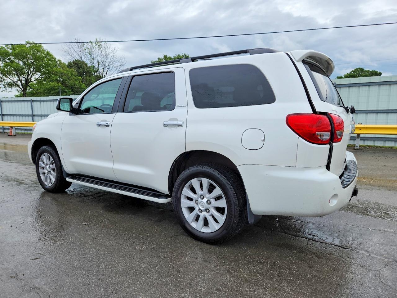 2017 Toyota Sequoia Platinum - Image 2