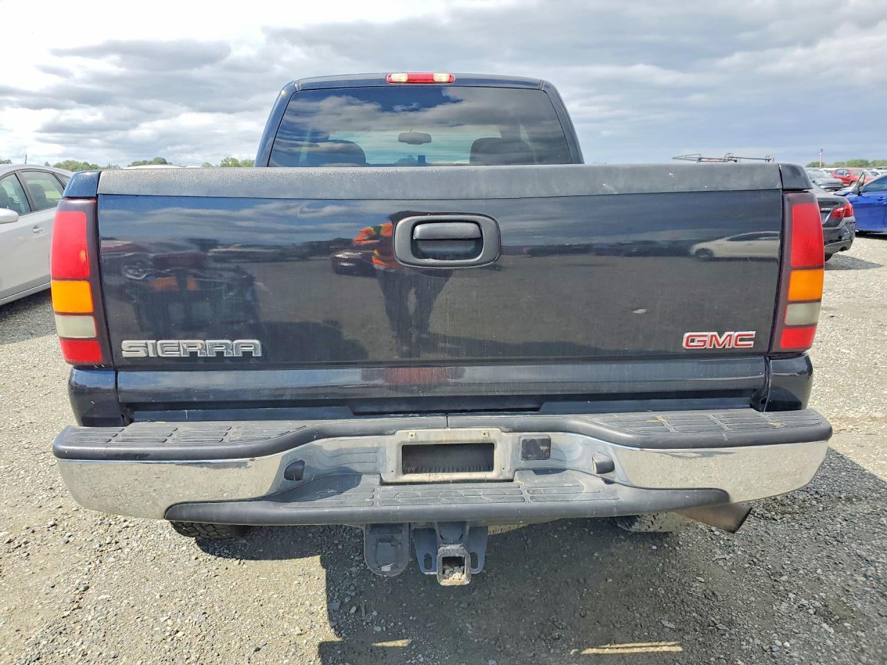 2004 GMC Sierra 2500 - Фото 6