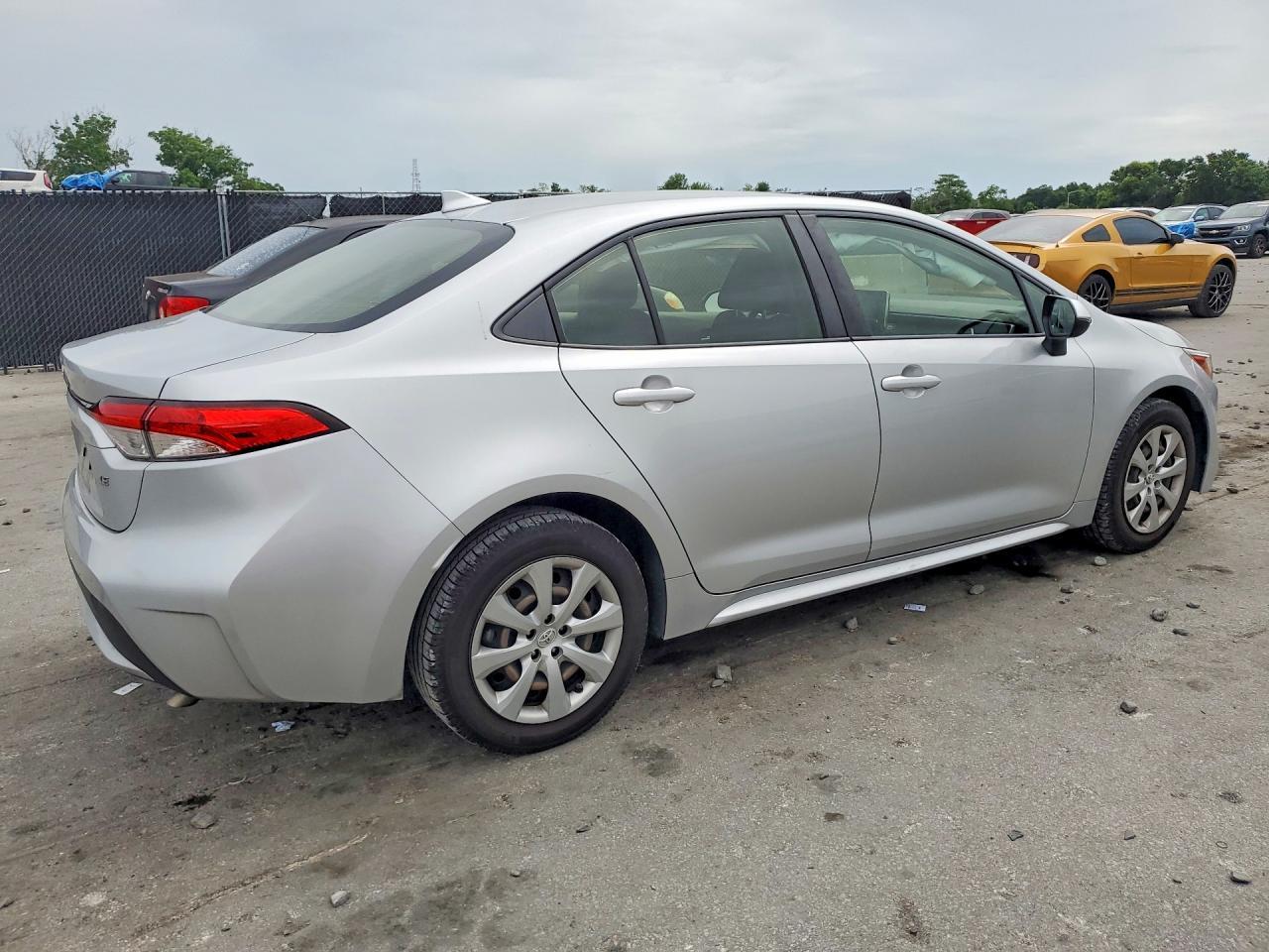 2020 Toyota Corolla Le - Image 3