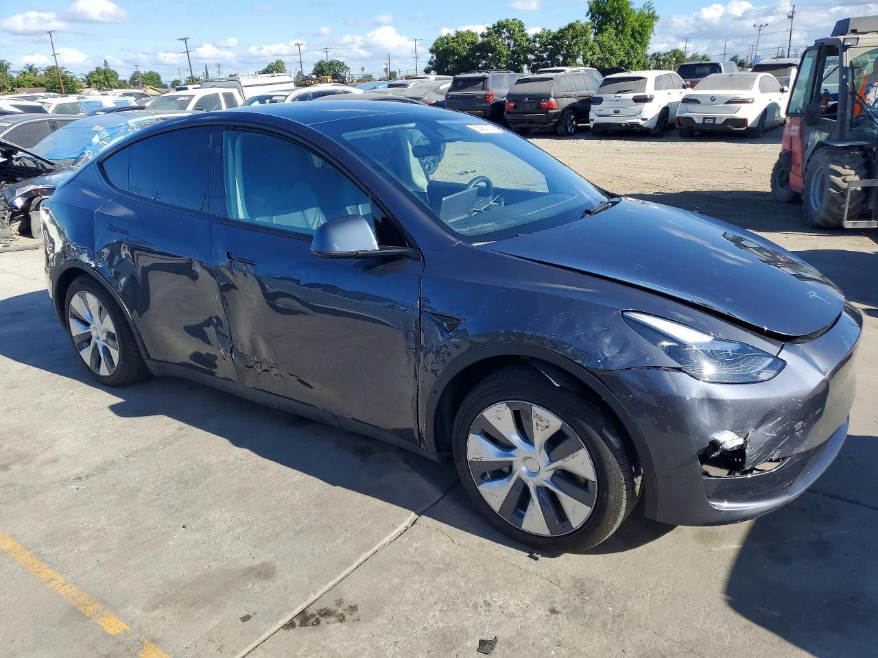 2023 Tesla Model Y - Фото 4