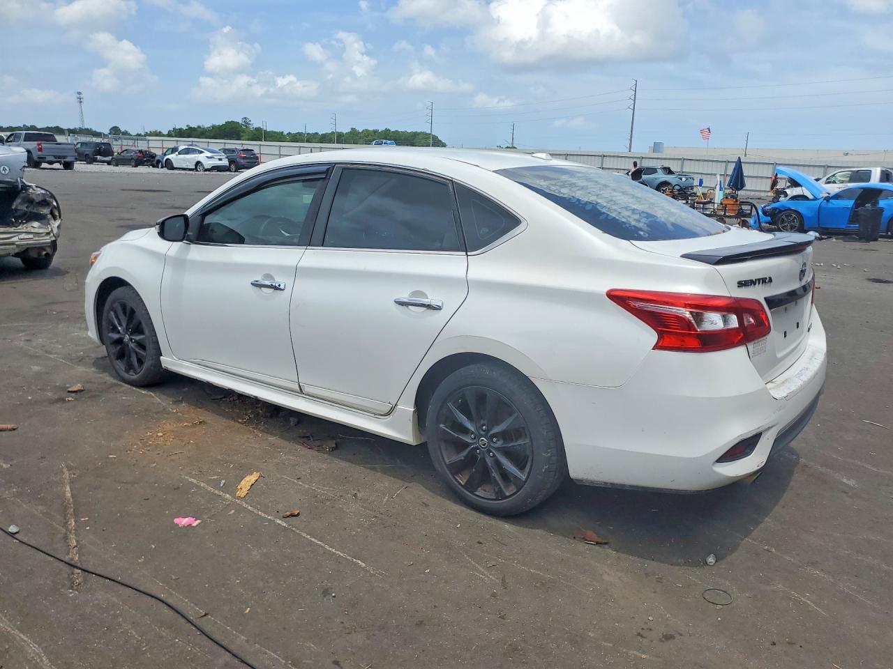 2018 Nissan Sentra Sr - Фото 2