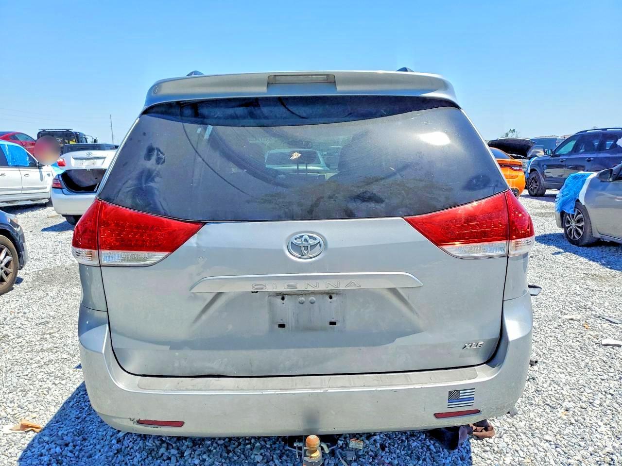 2012 Toyota Sienna Xle 8-Passenger - Image 6