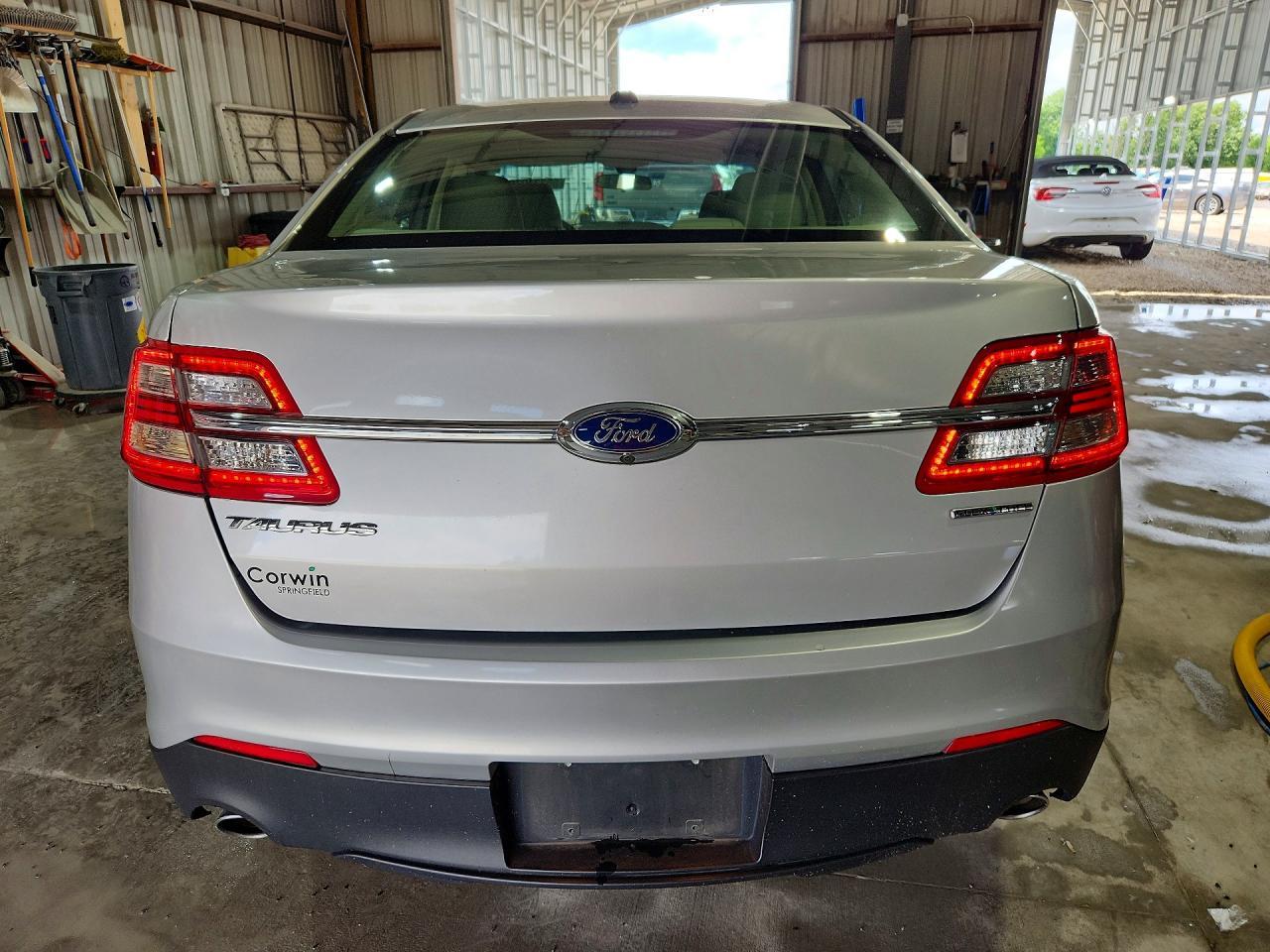 2018 Ford Taurus Se - Image 6
