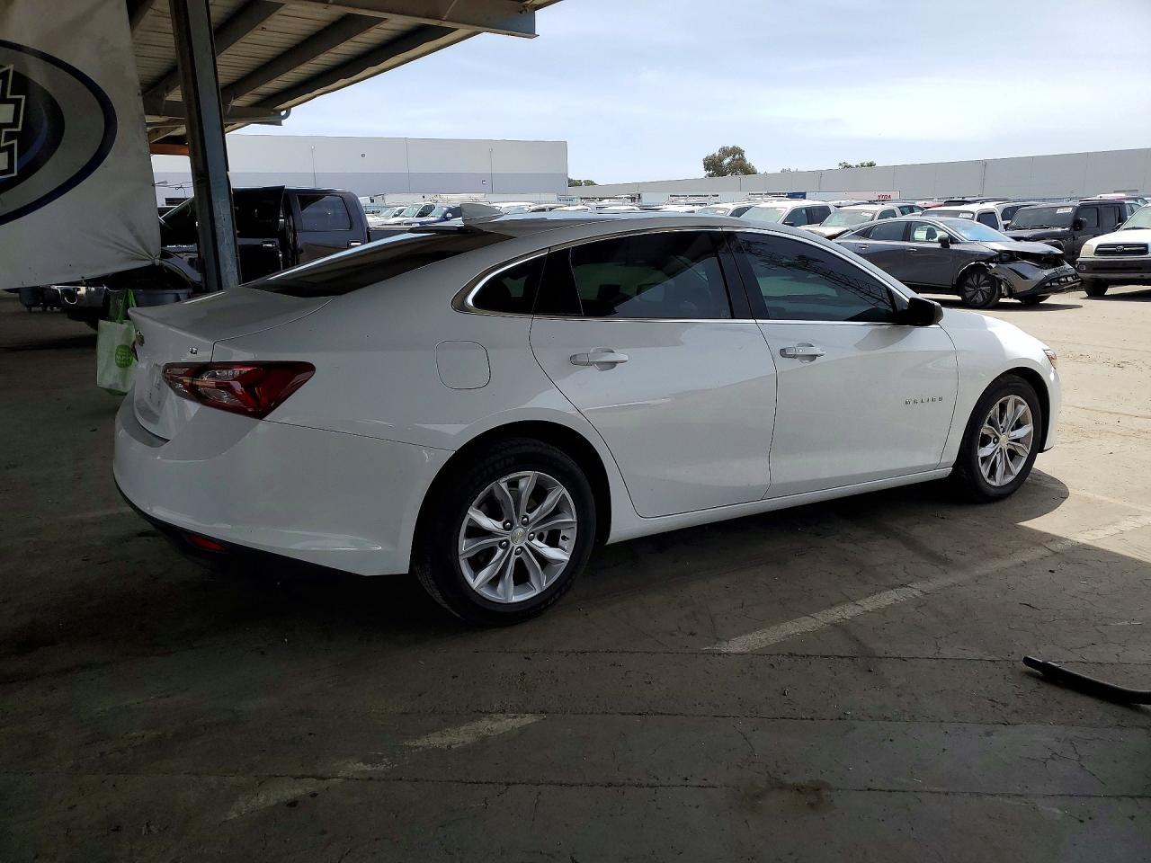 2022 Chevrolet Malibu Lt - Фото 3
