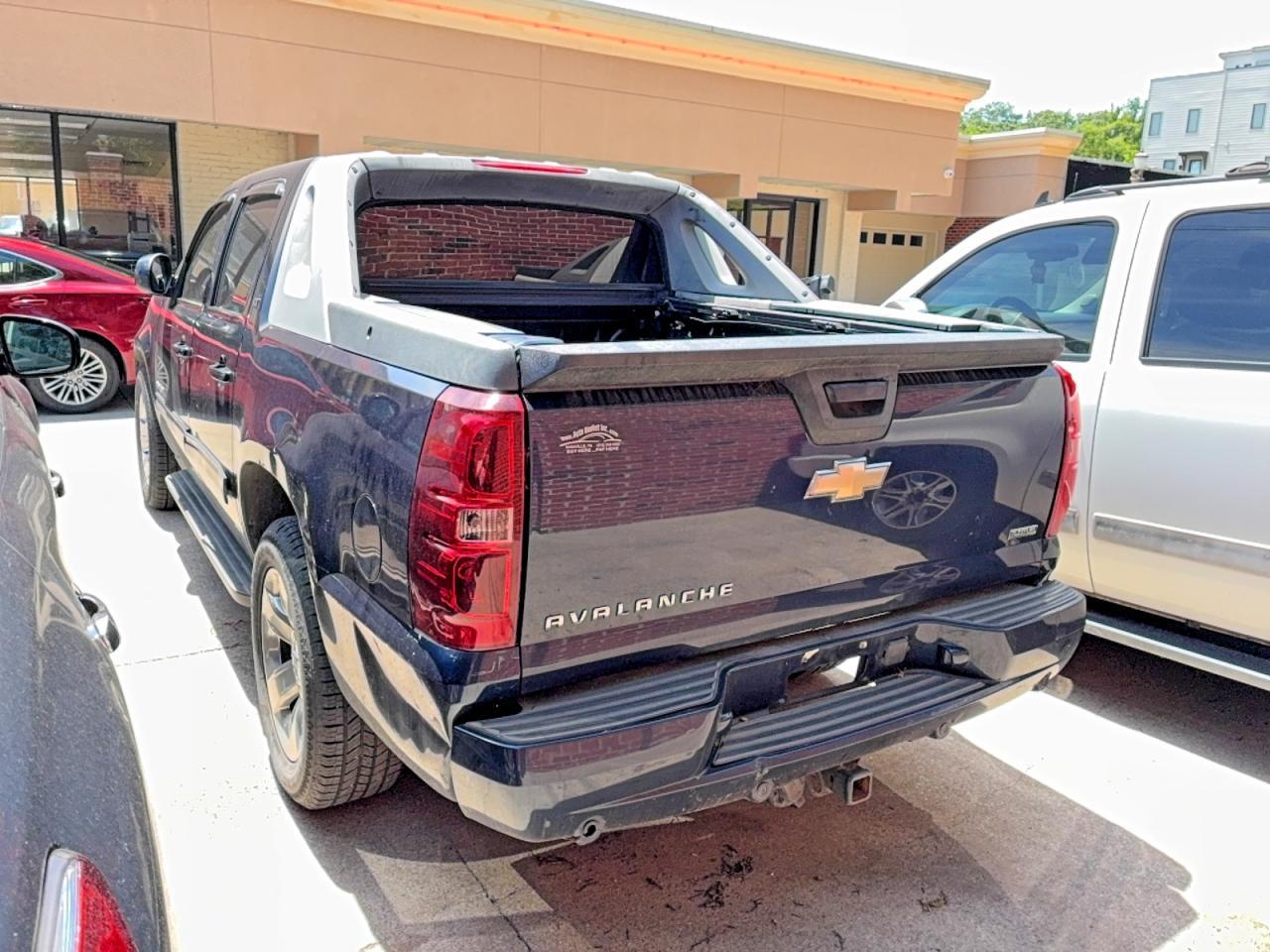 2010 Chevrolet Avalanche Lt - Image 3