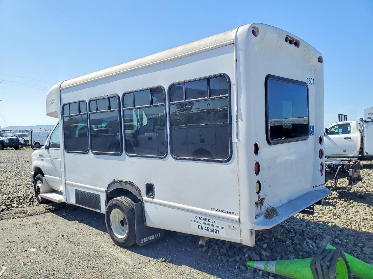 2013 Ford Econoline E350 Super Duty Cutaway Van - Фото 3