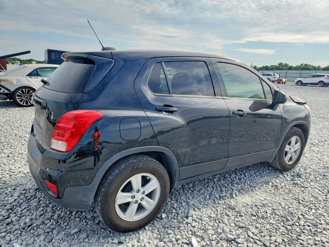 2020 Chevrolet Trax Ls - Фото 3