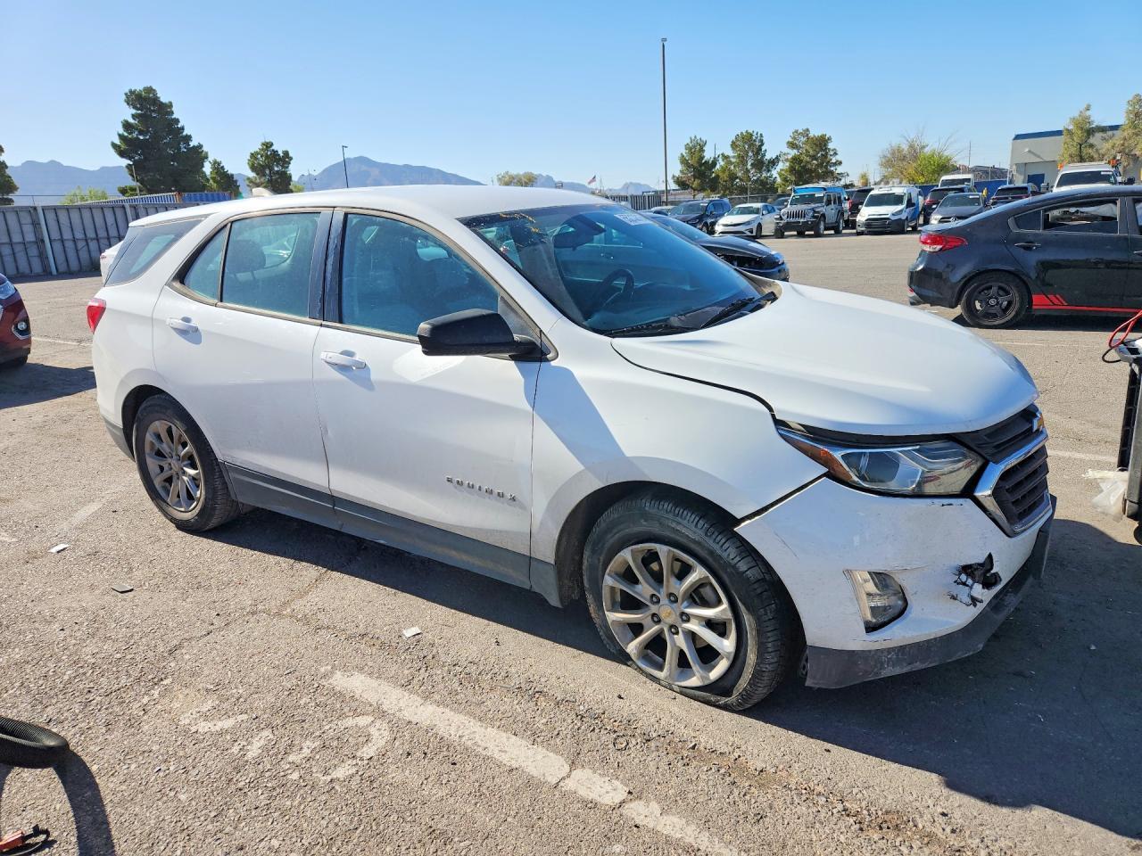 2018 Chevrolet Equinox Ls - Image 4