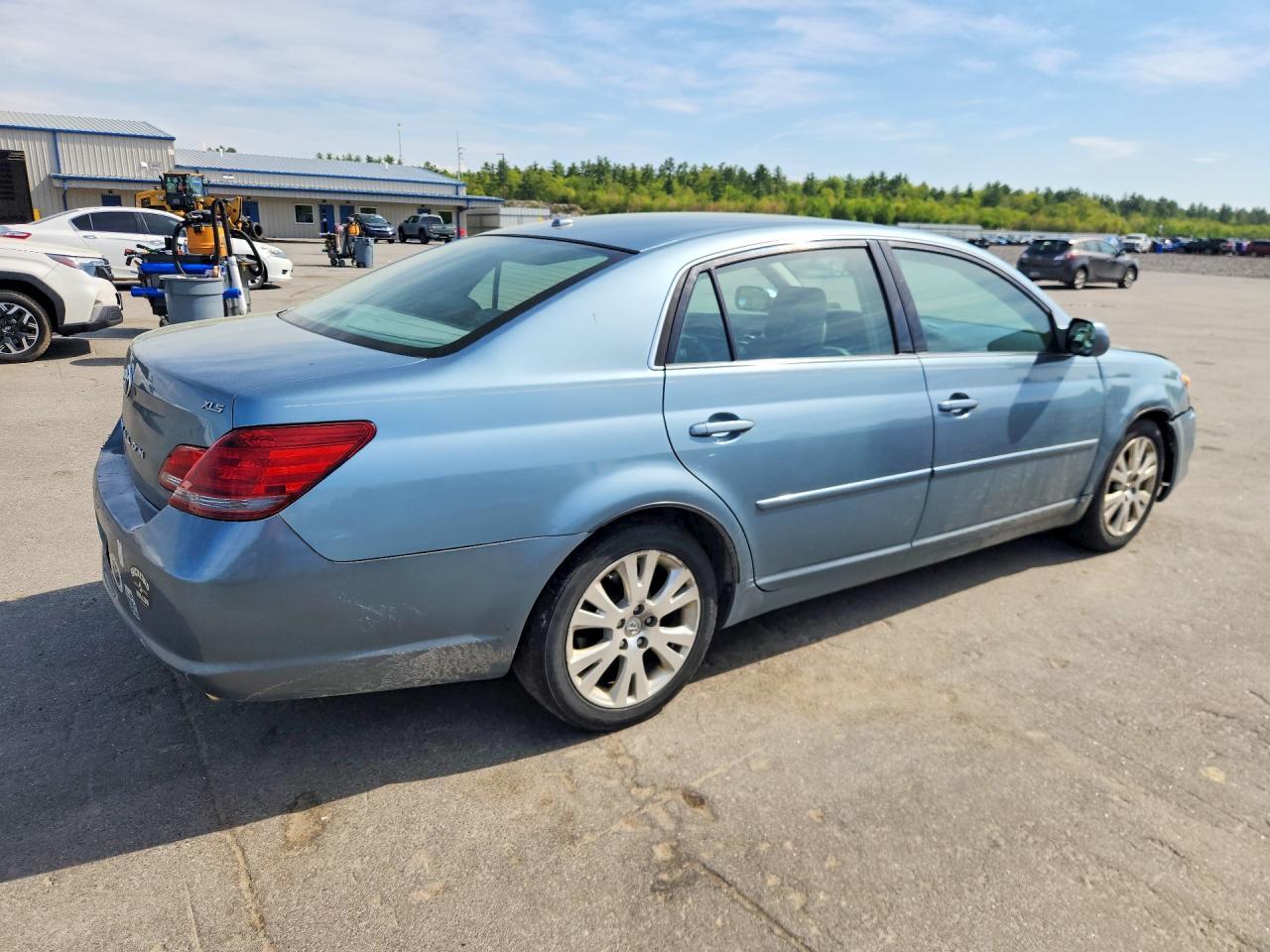 2009 Toyota Avalon Xls - Image 3