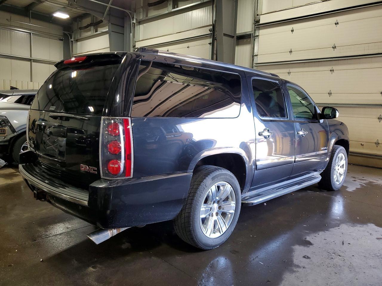 2011 GMC Yukon Xl Denali - Image 3