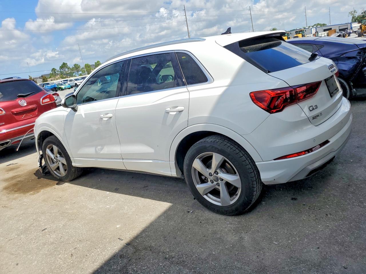 2020 Audi Q3 Premium - Фото 2