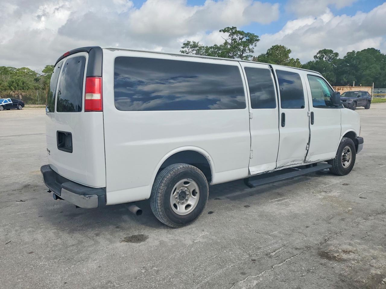 2016 Chevrolet Express G3500 Lt - Image 3