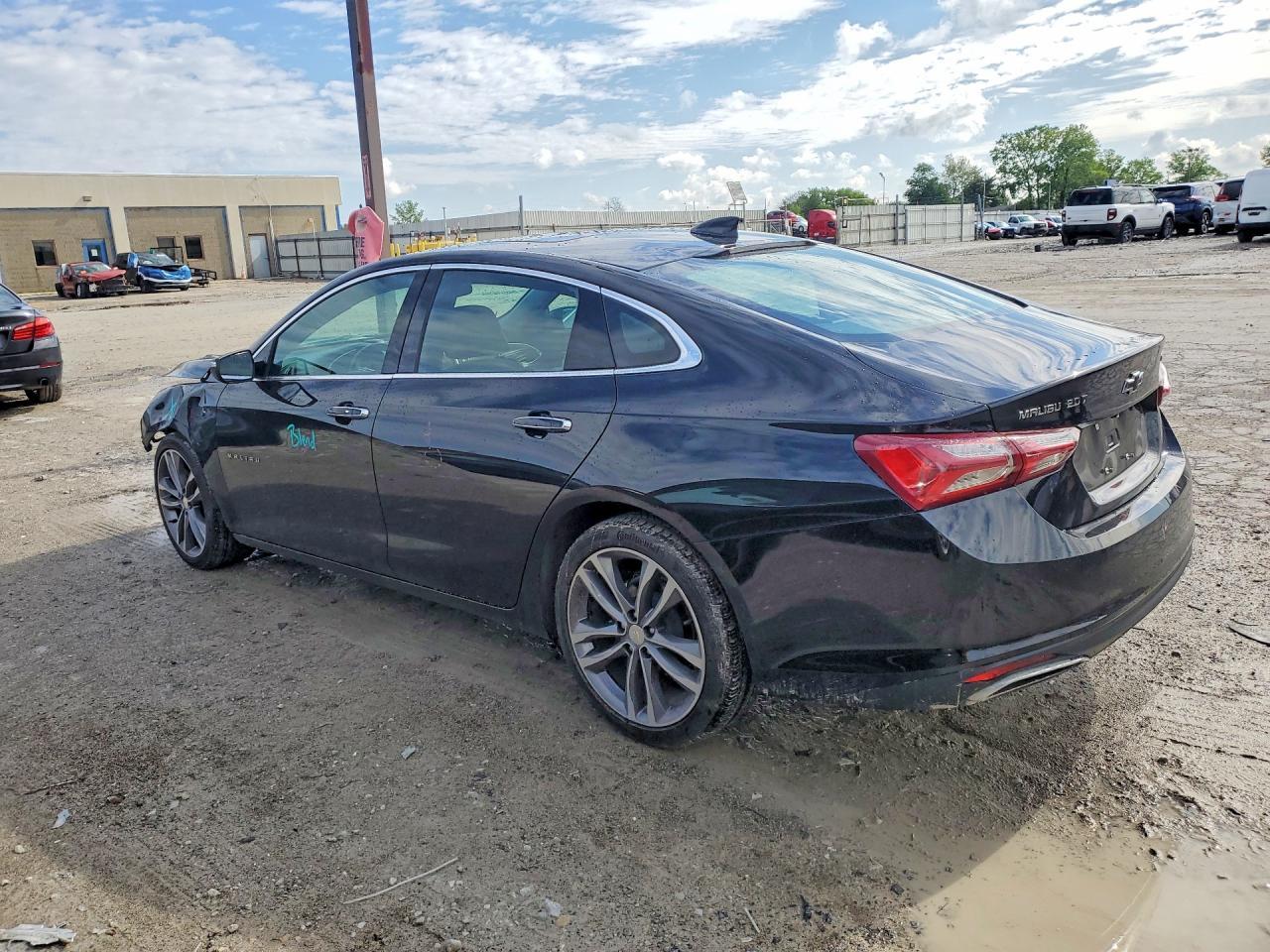 2020 Chevrolet Malibu Premier - Фото 2