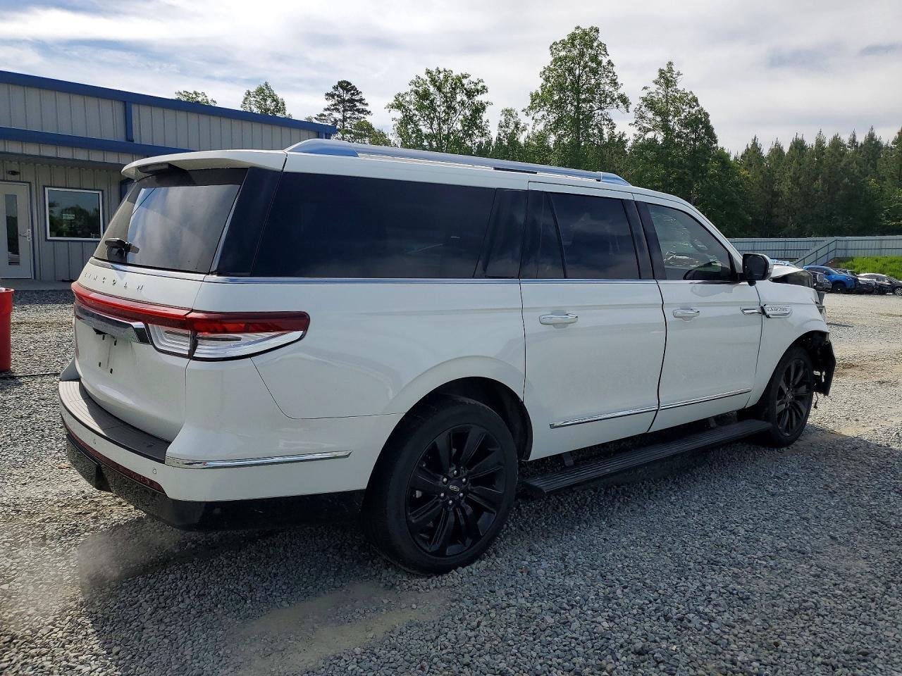 2023 Lincoln Navigator L Reserve - Image 3