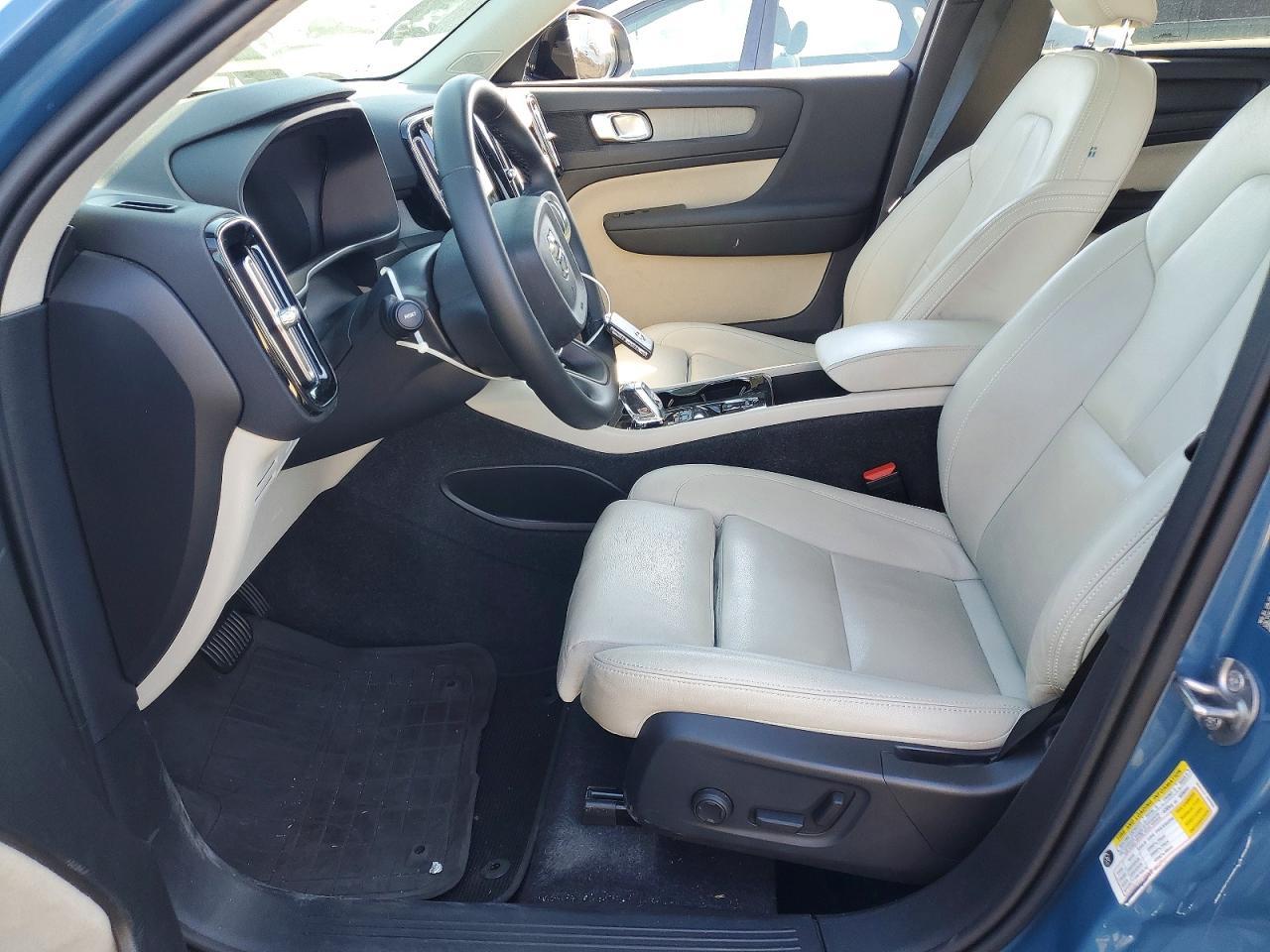 2024 Volvo Xc40 Plus - Image 7