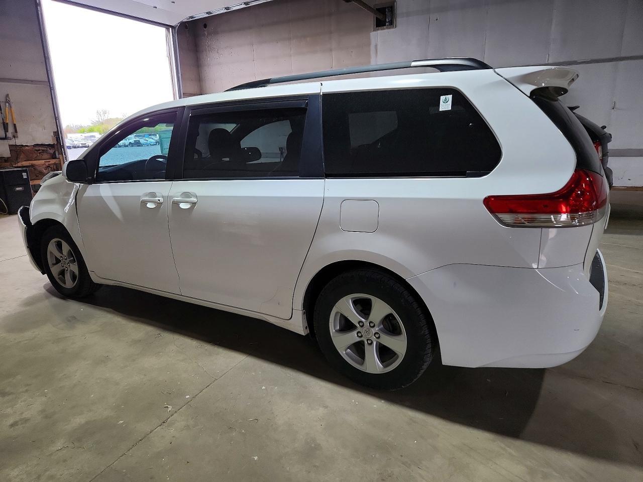 2011 Toyota Sienna Le - Image 2
