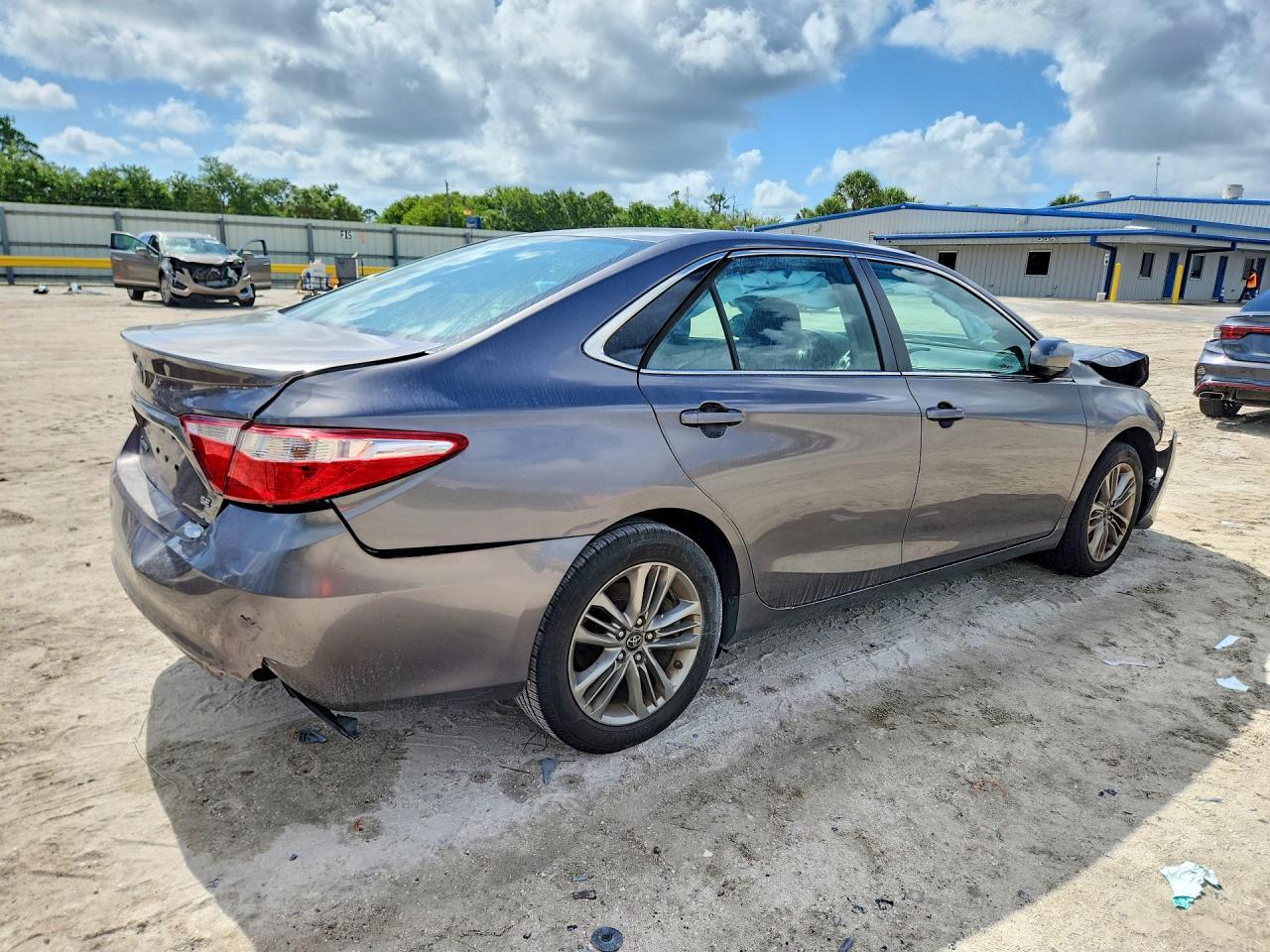 2017 Toyota Camry Se - Image 3