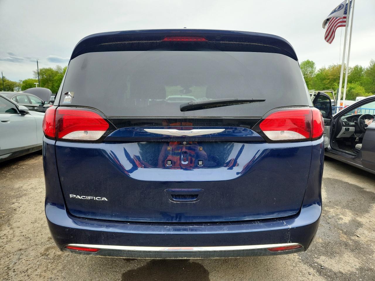2017 Chrysler Pacifica Touring L - Фото 6