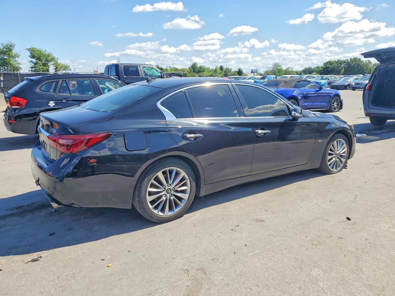 2018 Infiniti Q50 3.0T Luxe - Фото 3