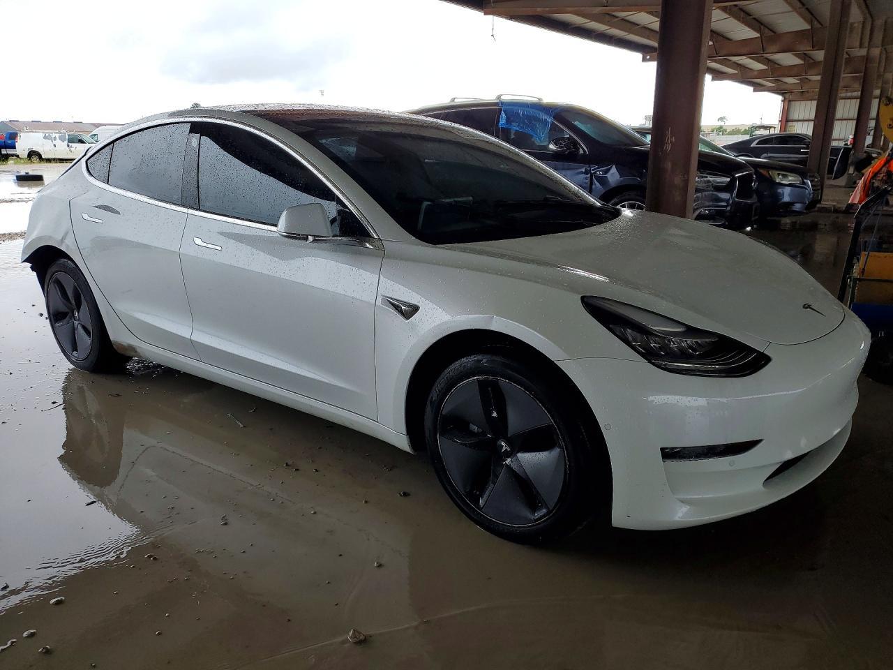 2018 Tesla Model 3 - Фото 4