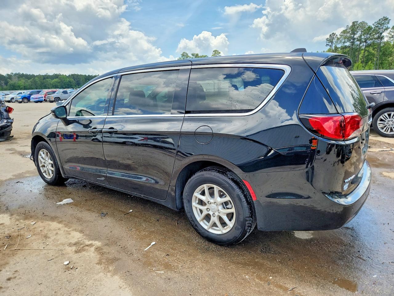 2025 Chrysler Voyager Lx - Фото 2