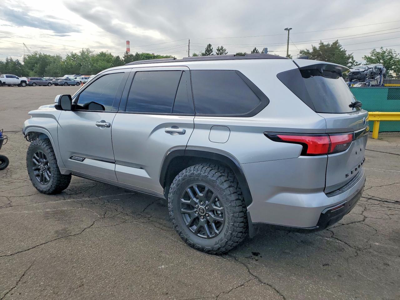 2023 Toyota Sequoia Platinum - Фото 2